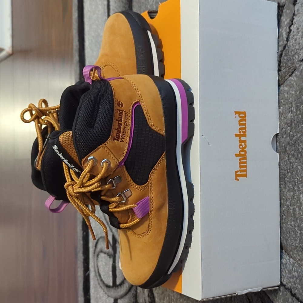 Timberland Women's Eurohiker Reimagined Waterproof Hiking Shoe Size 6  BRAND NEW